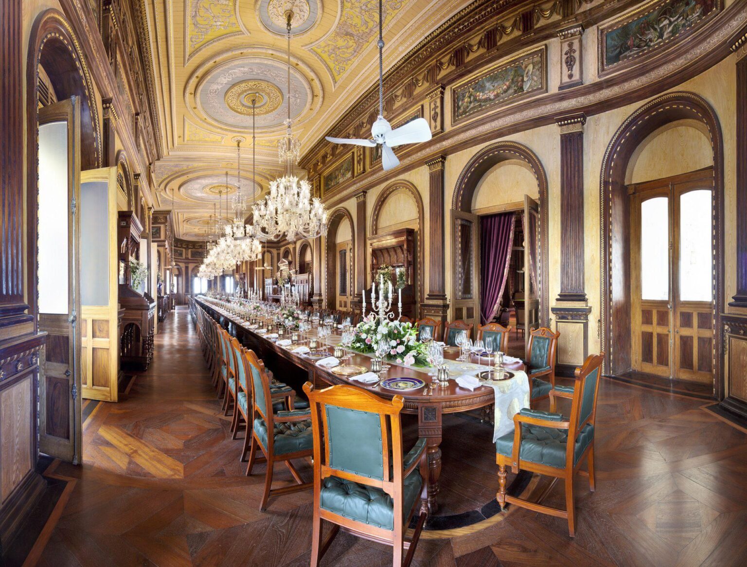 Taj-Falaknuma-Palace-luksusowe-wakacje-w-Indiach-ekskluzywne-hotele-w-Indiach-luksusowe-palace-w-Indiach-wycieczki-do-Indii-szyte-na-miare-3.jpg
