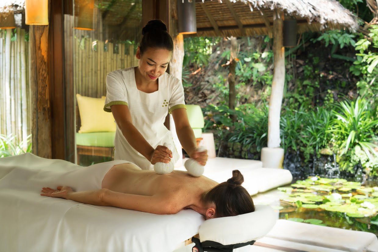 Thai_Herbal_Massage2_6957-LARGE.jpg