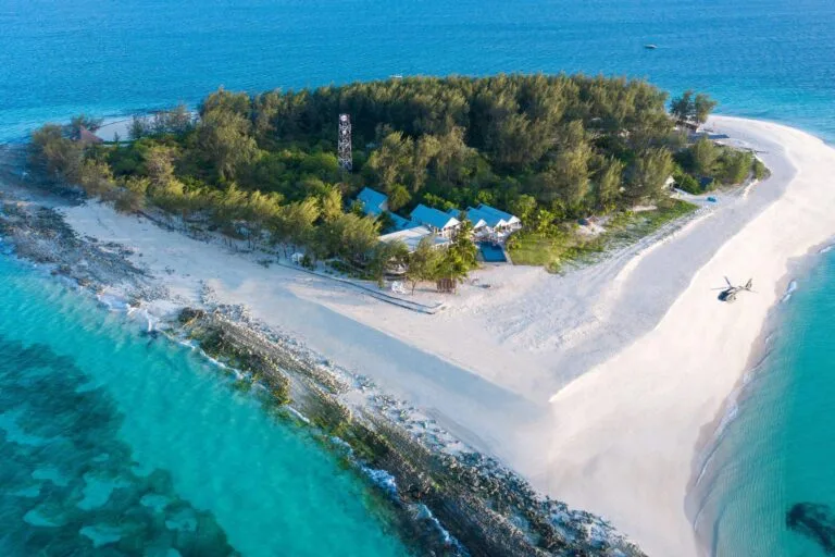 Jumeirah Thanda Island,Wakacje w hotelu Jumeirah Thanda Island to luksusowy czas spędzony w gronie rodziny i najbliższych,Wakacje w hotelu Jumeirah Thanda Island,Wyspa Thanda,Dostęp do prywatnej plaży,domków oraz atrakcji na lądzie i oceanie,Bogata oferta SPA oraz kulinarna zapewnia pełne doznania