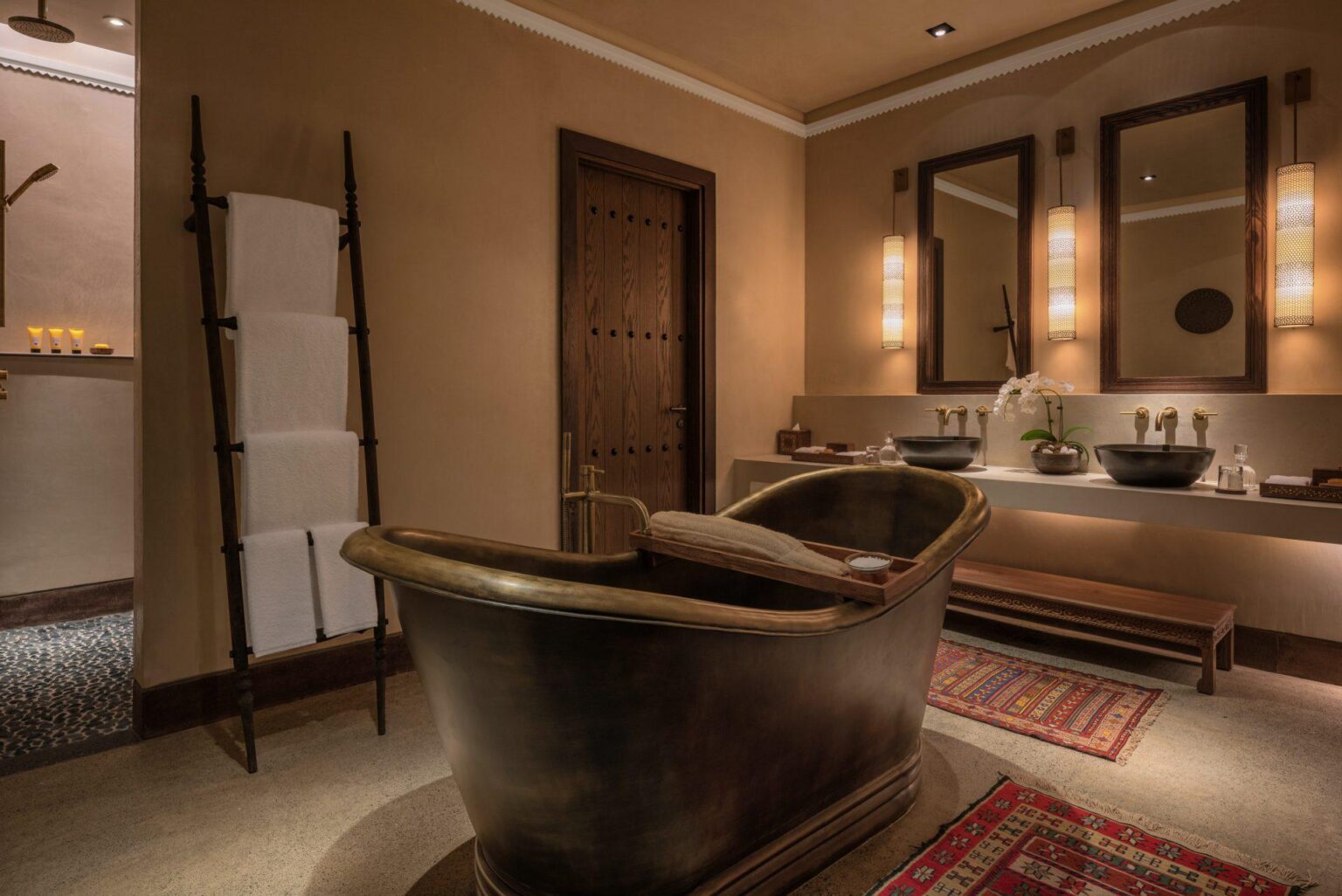 The-Chedi-Al-Bait-Szardza-ZEA-Bathtub-Chedi-Suite.jpg
