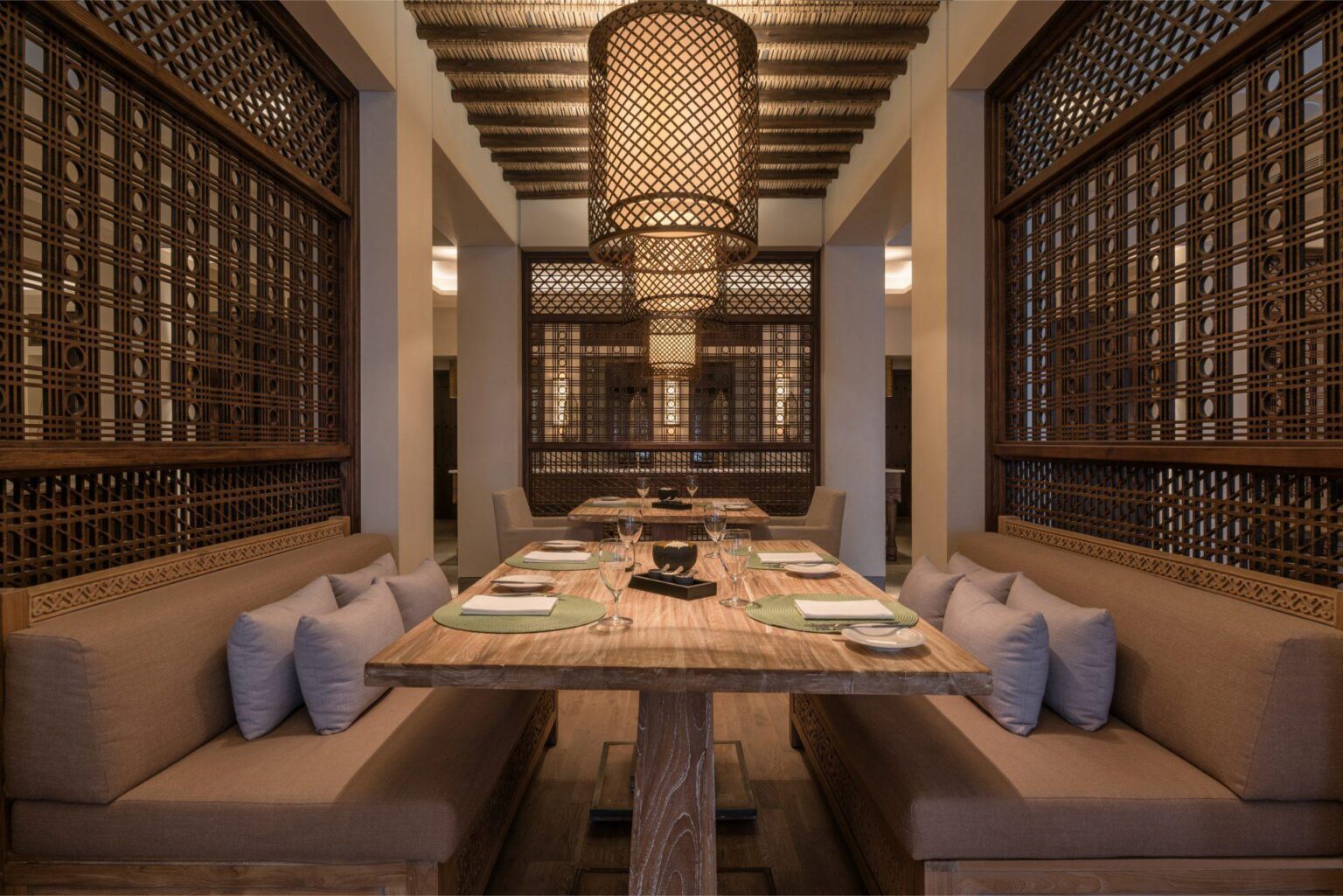 The-Chedi-Al-Bait-Szardza-ZEA-Seating-Area-The-Restaurant.jpg