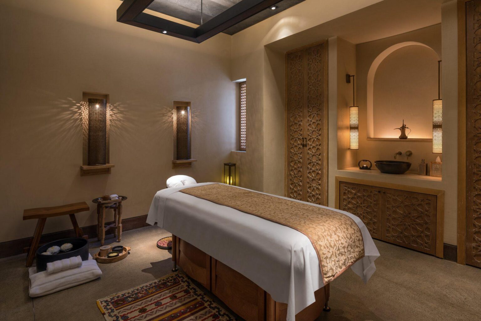 The-Chedi-Al-Bait-Szardza-ZEA-The-Female-Spa-treatment-room.jpg