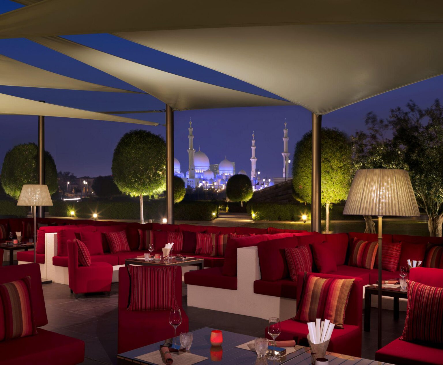 The-Ritz-Carlton-Abu-Dhabi-Grand-Canal-Li-Jiang-Lounge.jpg