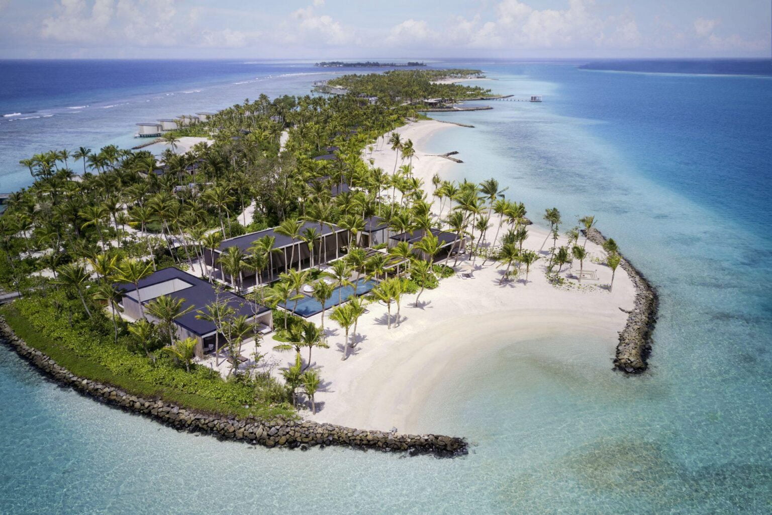 The-Ritz-Carlton-Maldives-najlepsze-hotele-na-Malediwach-luksusowe-hotele-Malediwy-wakacje-na-Malediwach-z-CARTER-rodzinne-hotele-na-Malediwach-24_2023-09-19-103552_wzyb.jpg