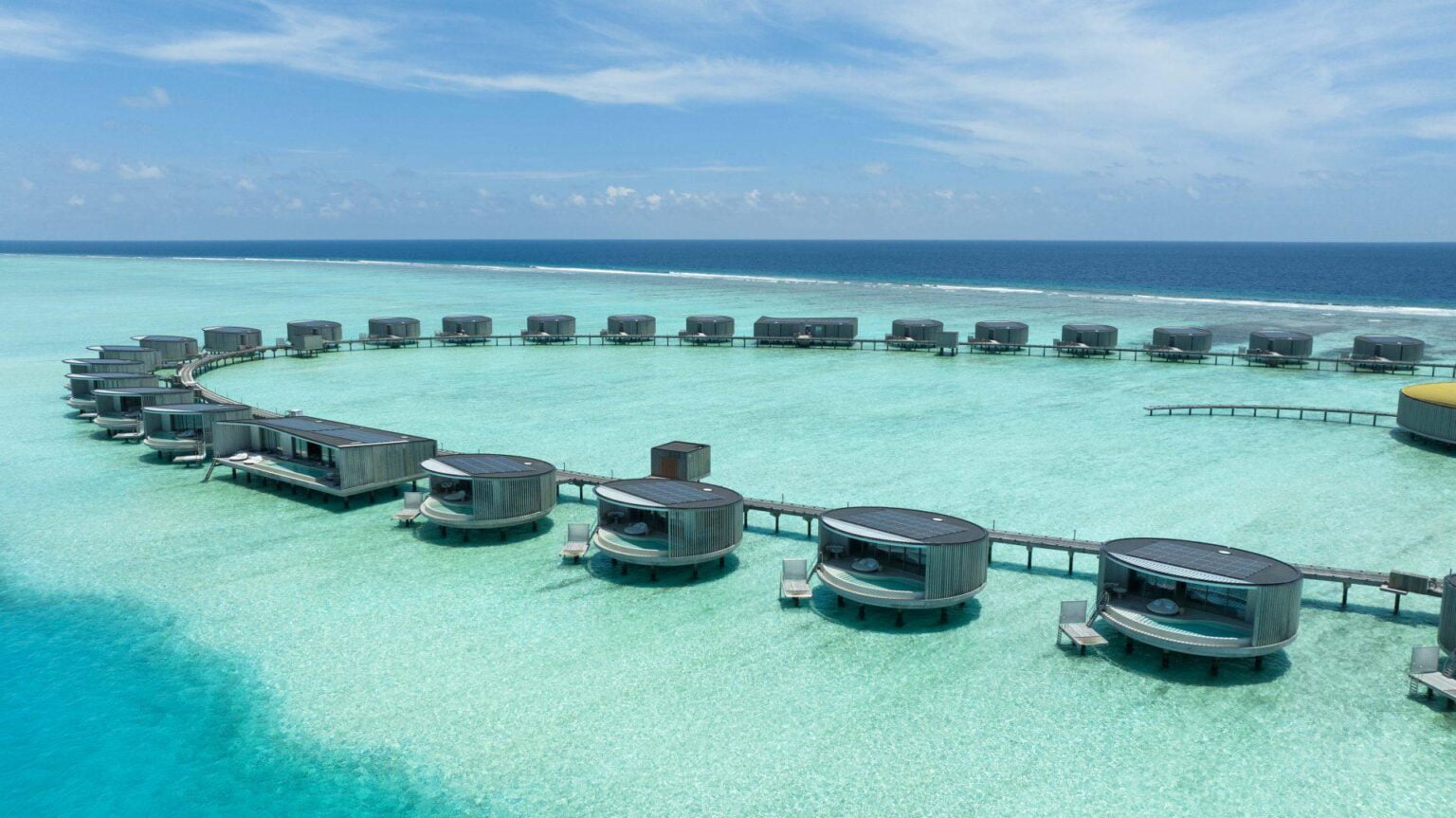 The-Ritz-Carlton-Maldives-najlepsze-hotele-na-Malediwach-luksusowe-hotele-Malediwy-wakacje-na-Malediwach-z-CARTER-rodzinne-hotele-na-Malediwach-32_2023-09-19-103608_kark.jpg