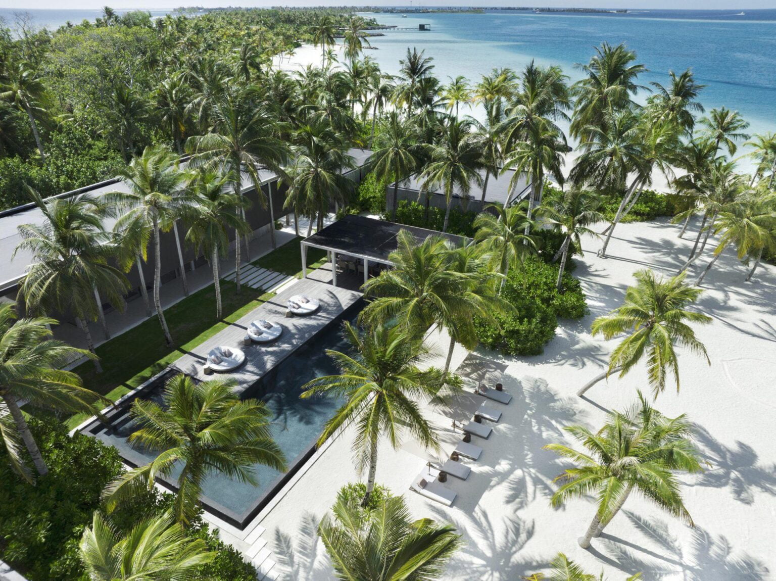 The-Ritz-Carlton-Maldives-najlepsze-hotele-na-Malediwach-luksusowe-hotele-Malediwy-wakacje-na-Malediwach-z-CARTER-rodzinne-hotele-na-Malediwach-41_2023-09-19-103427_qpsj.jpg