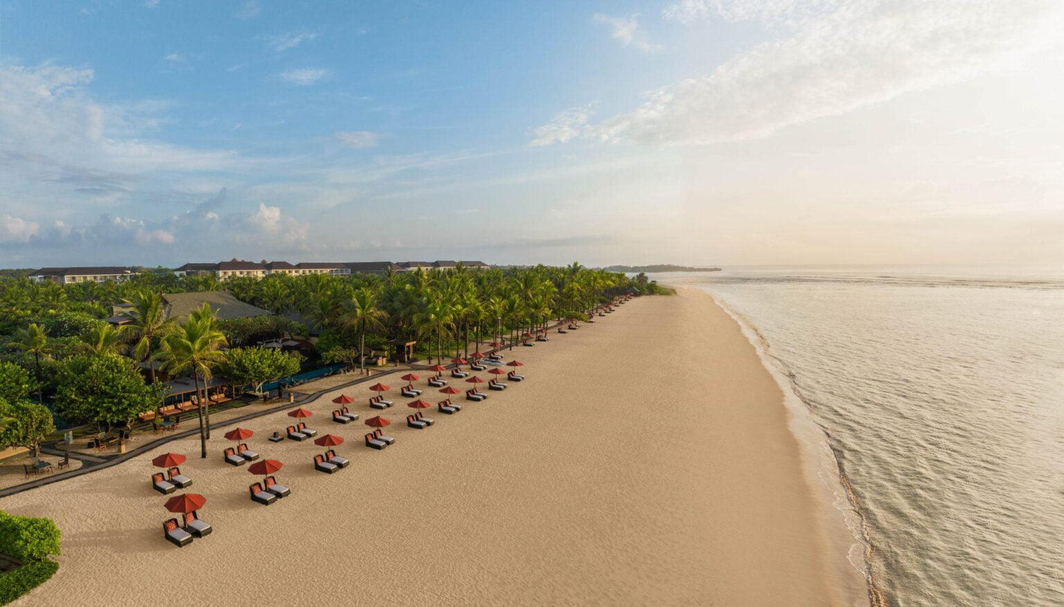plaża przy The St. Regis Bali Resort