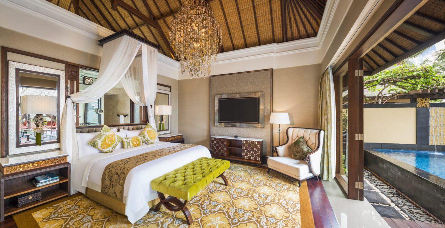 The-Strand-Villa-Bedroom_2023-05-31-143549_gmyq.jpg