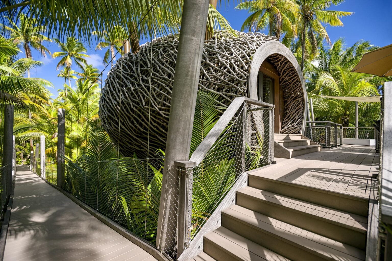 prywatne domki na wyspie polinezyjskiej w dżungli