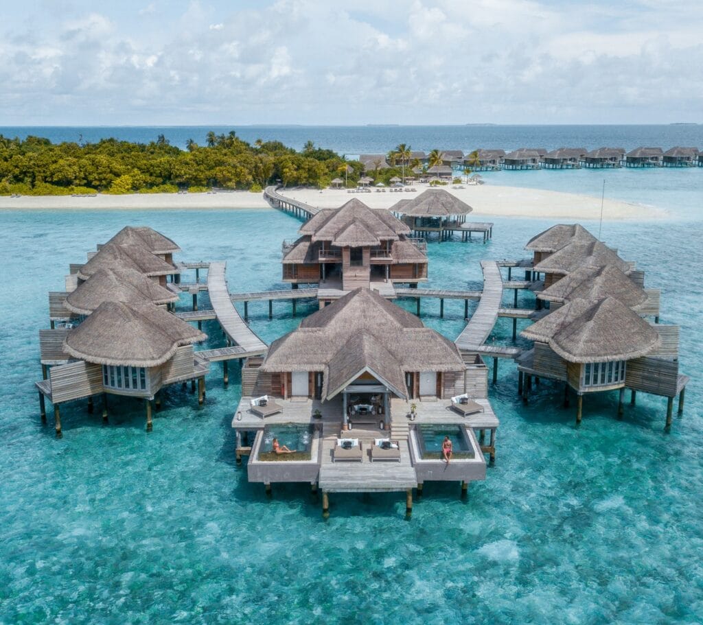 wycieczki dla Malediwy zima 2024/2025,Niezapomniane wycieczki dla Malediwy zima 2024/2025,Four Seasons Resort Maldives at Landaa Giraavaru – edukacja i zabawa w jednym,Główne atrakcje Velaa Private Island,Velaa Private Island – dla rodzin,które cenią sobie prywatność,Prywatne wille z dużymi ogrodami i basenami na Malediwach,Lekcje nurkowania dla rodzin dla Malediwach,One&Only Reethi Rah – wyjątkowe doświadczenie dla całej rodziny,Aktywne wakacje dla całej rodziny,Kierunek Malediwy na rodzinne wakacje 2024/2025,Soneva Fushi – Luksus i ekologia w harmonii z naturą