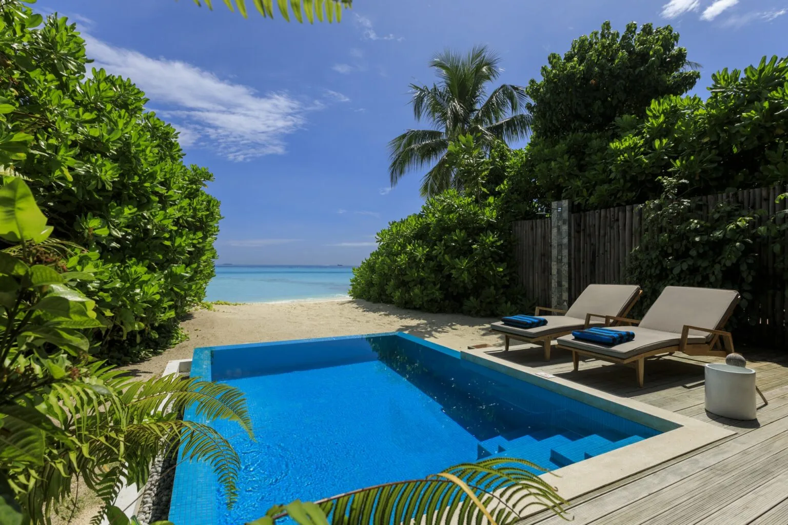 Velassaru_Beach-Pool-Villa_0354.jpg