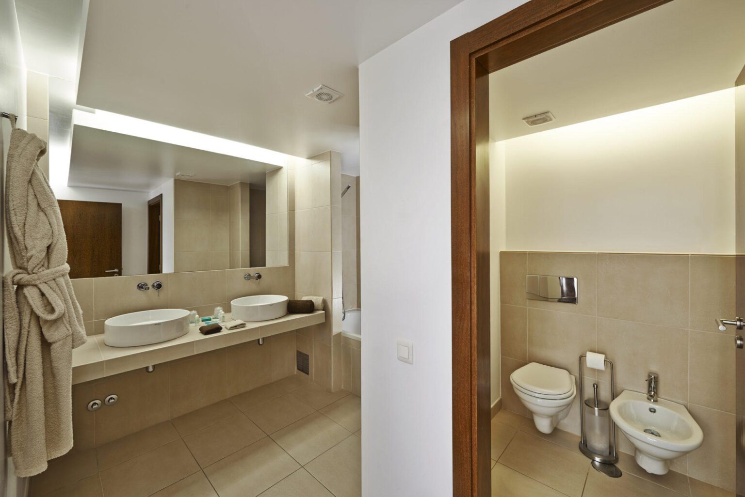Vidamar-Resort-Villas-Algarve-Bathroom-1.jpg