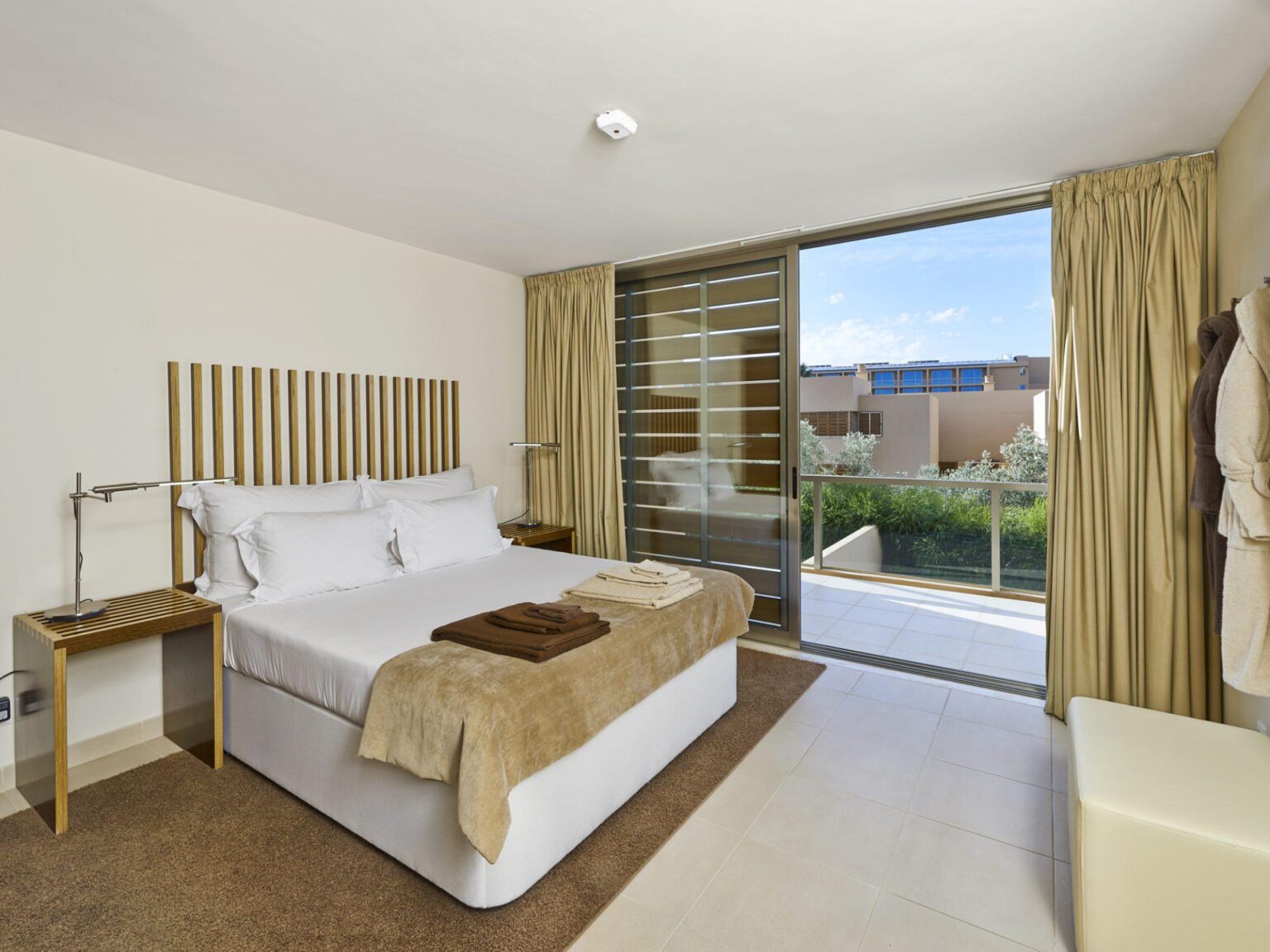 Vidamar-Resort-Villas-Algarve-Bedroom-1.jpg