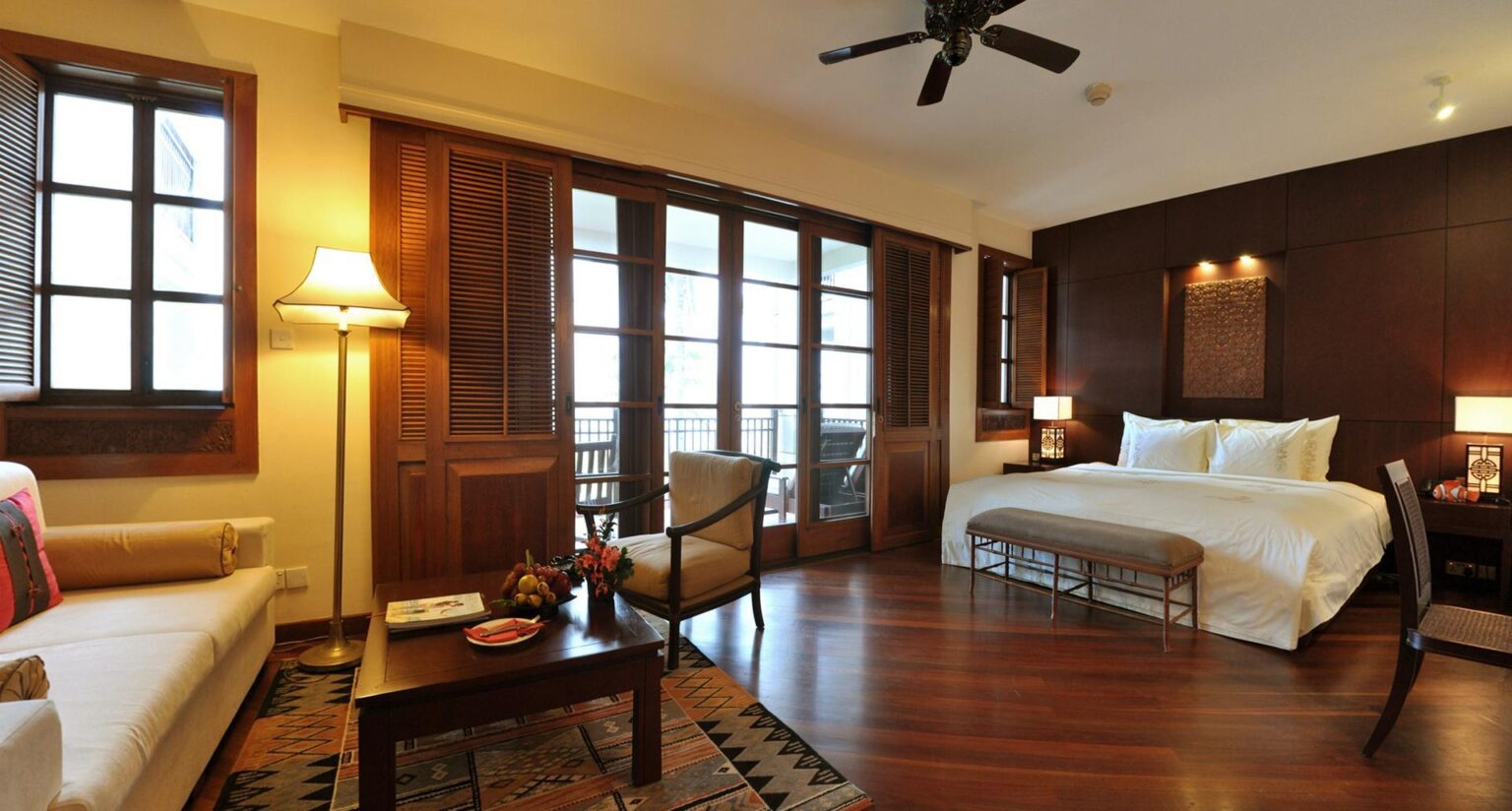 Vietnam_Danang_Furama_Ocean-Deluxe-double-bed.jpg