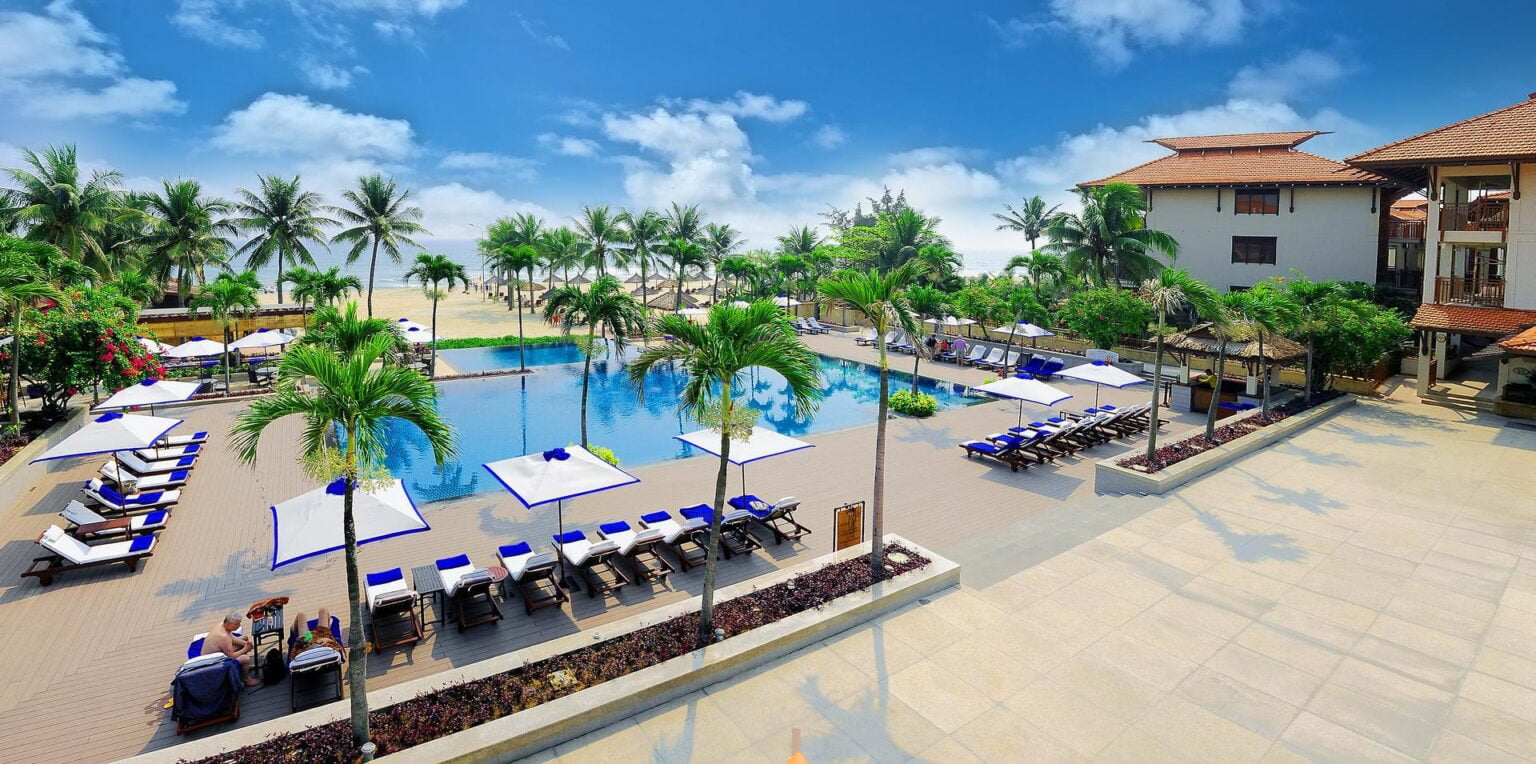 Vietnam_Danang_Furama_Resort_Exterior_Ocean-Pool.jpg