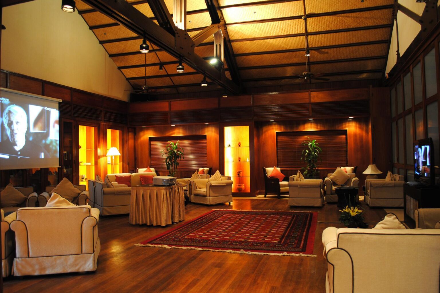 Vietnam_Danang_Furama_Resort_Library.jpg
