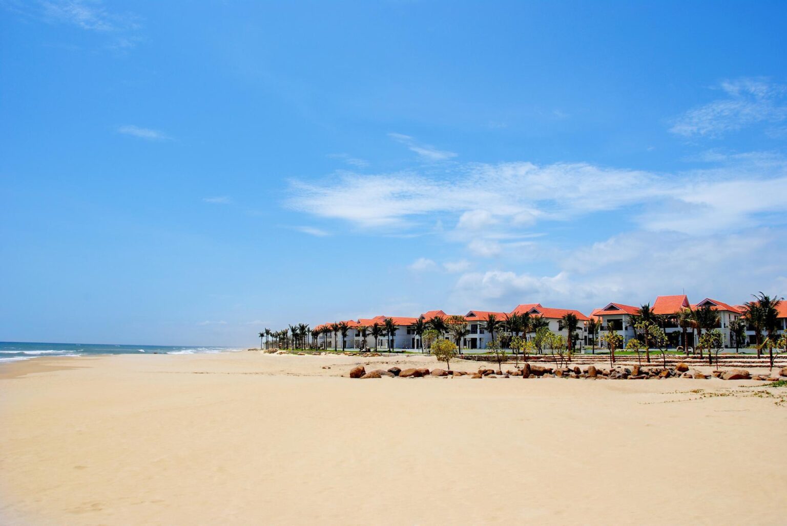 Vietnam_Danang_Furama_Villas_Beach.jpg