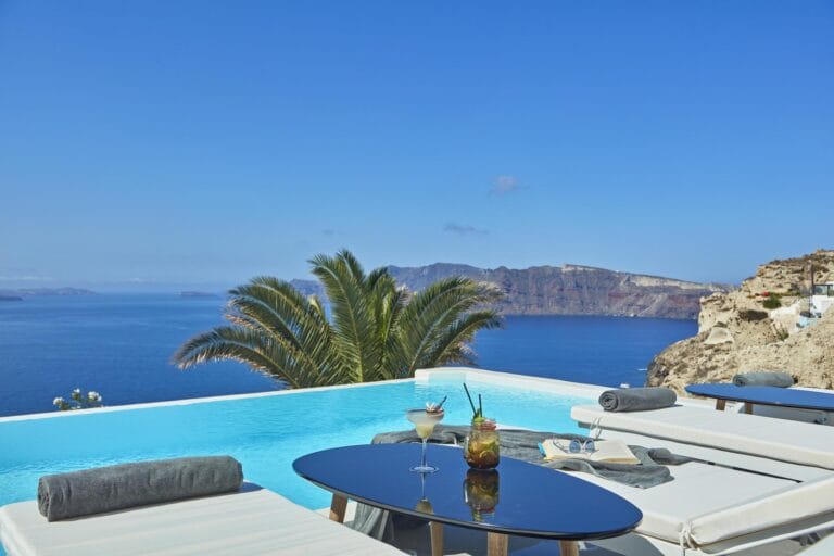 Katikies Villa Santorini,Wyjątkowy hotel w mieście Oia Santorini,Jacuzzi na zewnątrz i bogata oferta SPA