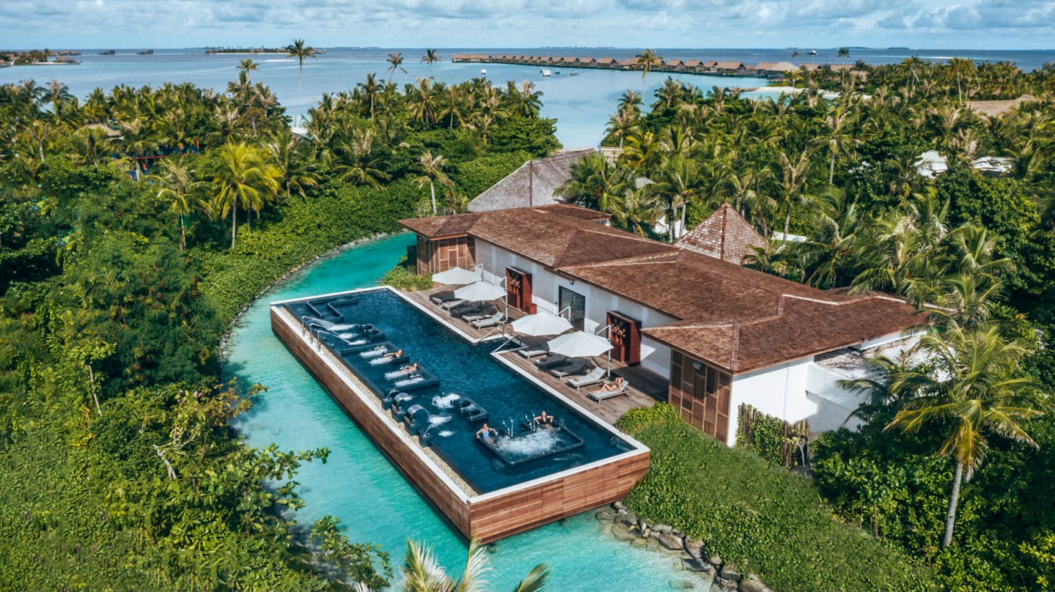 Waldorf_Astoria_Maldives_luksusowe-hotele-na-Malediwach-ekskluzywne-hotele-na-Malediwach-wakacje-na-malediwach-szyte-na-miare-1.png