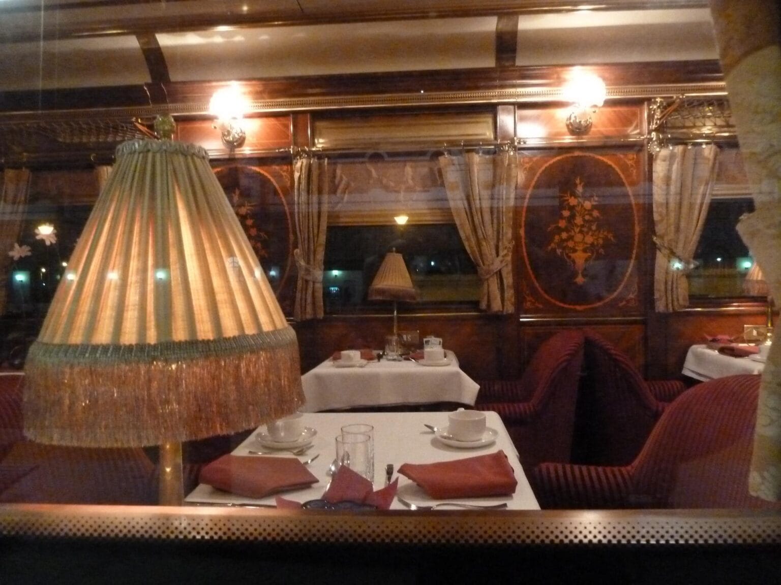 al-andalus-luxury-train-in-spain-dining-car-view-from-platform_8217994904_o.jpg