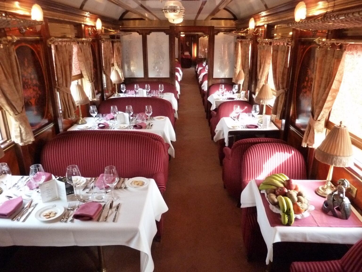 al-andalus-luxury-train-in-spain-dining-car_8218029954_o.jpg