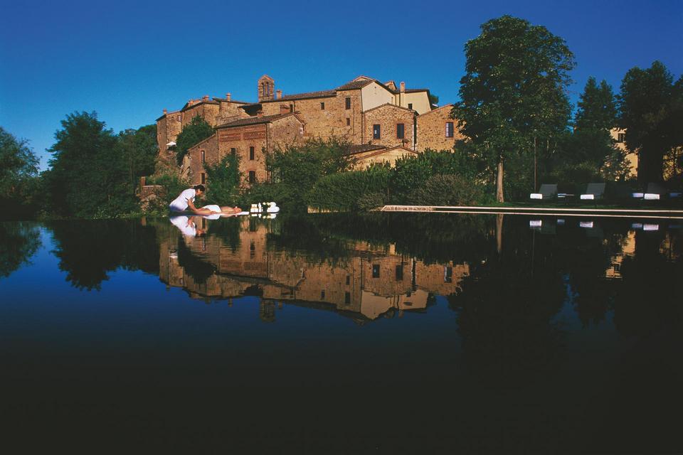brochure_Hotel_003_CMYK.jpg