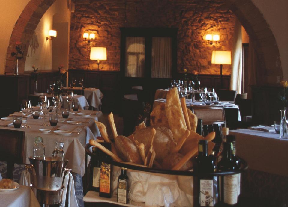 brochure_Hotel_041_crop_CMYK.jpg