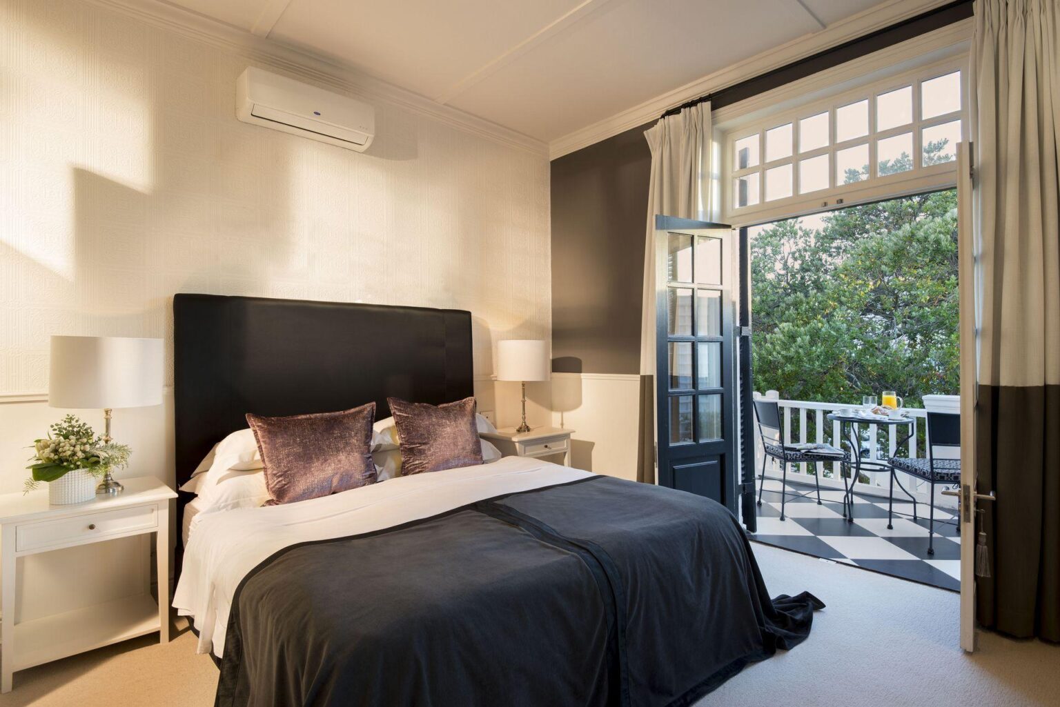 capecadoganluxuryroom-130157.jpg