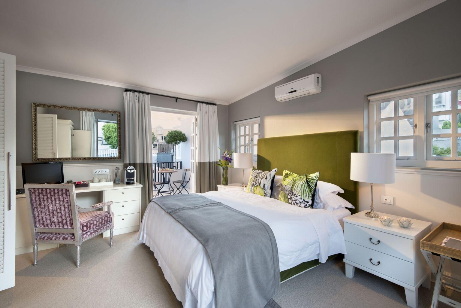 capecadoganluxuryroom-130159.jpg