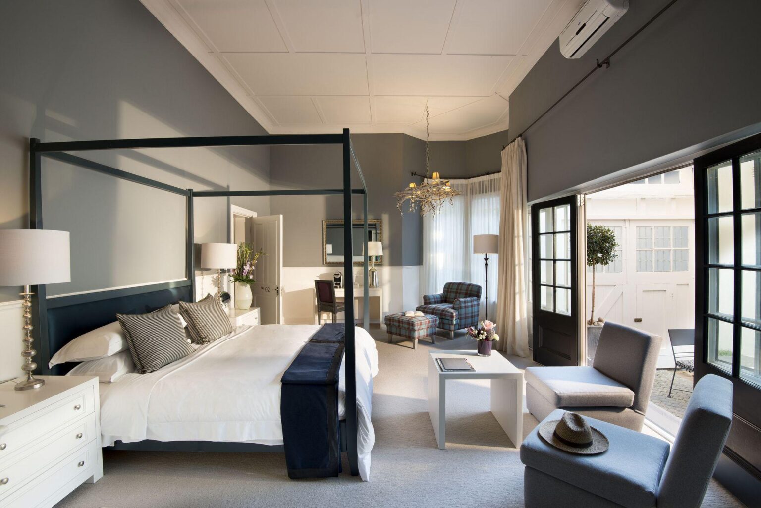 capecadoganluxuryroom-130210.jpg