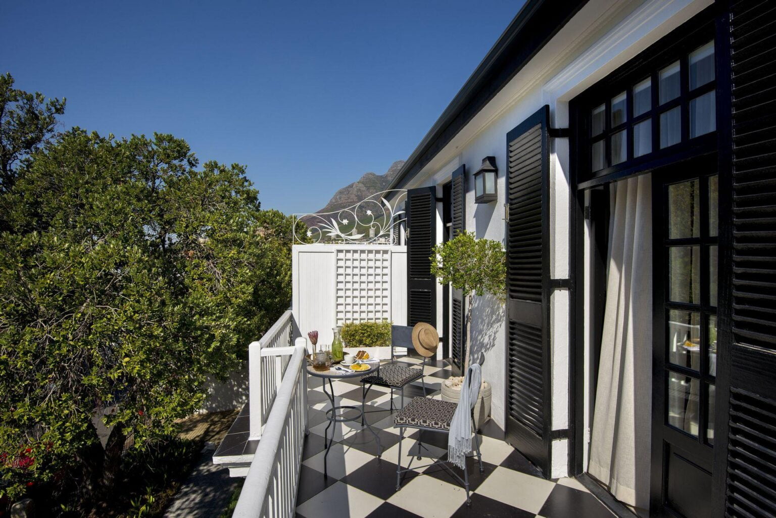 capecadoganluxuryroombalcony-130204.jpg