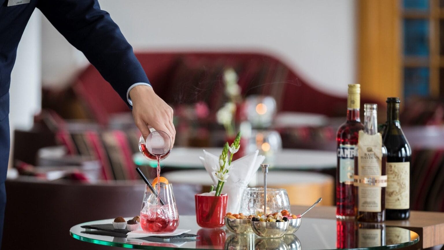 cocktail-chocolate-negroni-motion.jpg