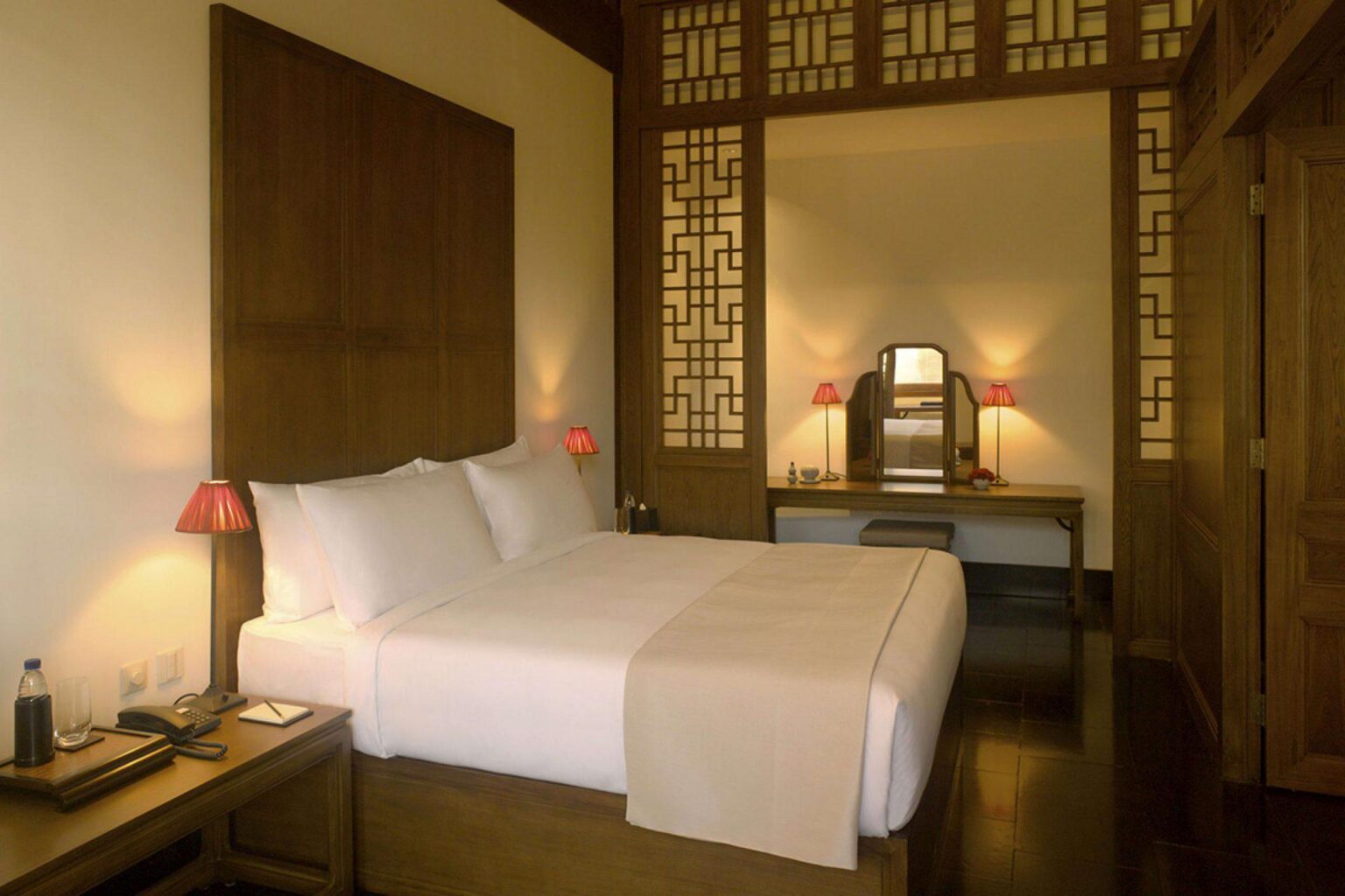 courtyard_2_suite_bedroom_high_res_2311_0.jpg