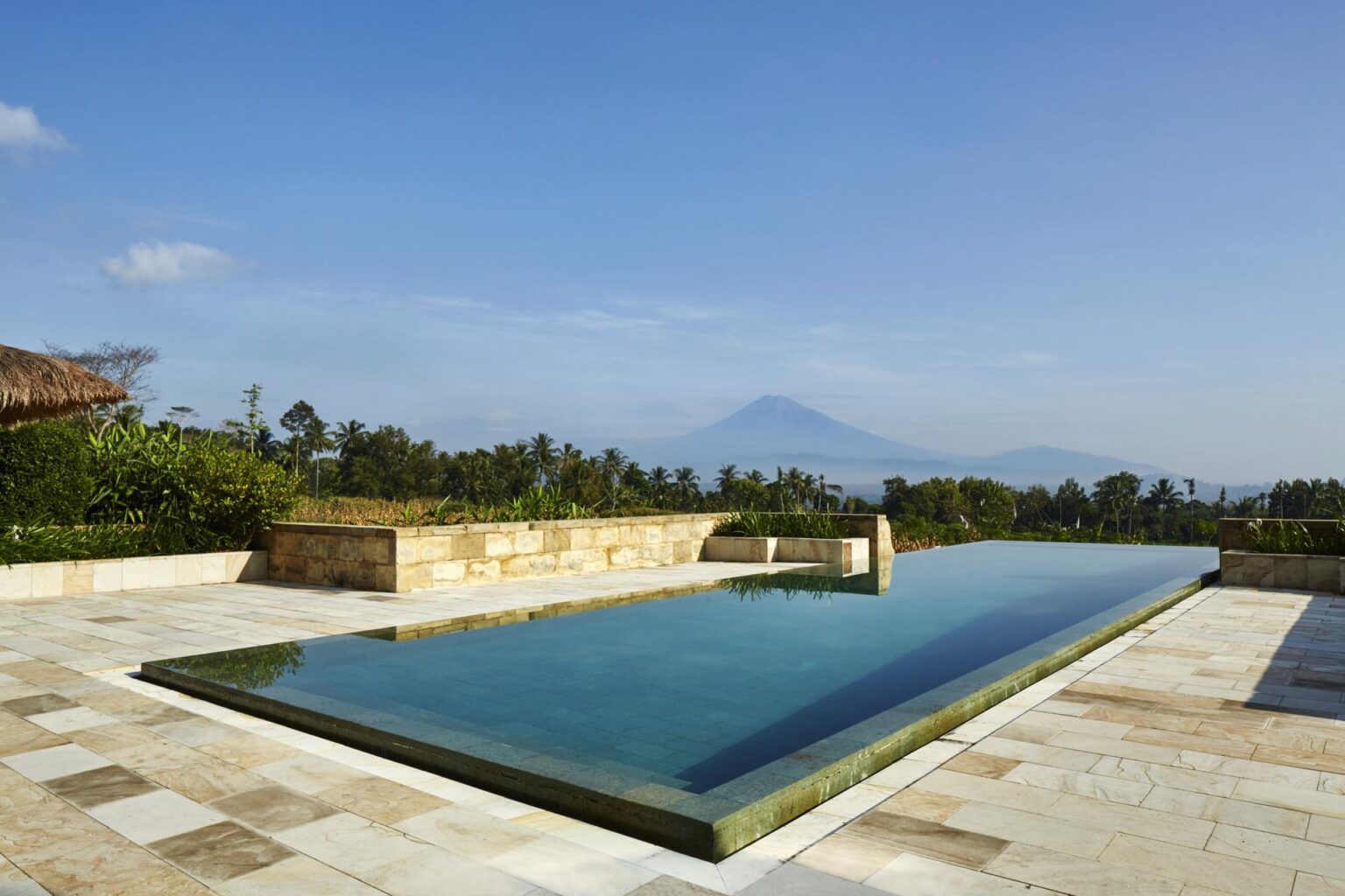 dalem-jiwo-suite-pool-view_High-Res_11191.jpg