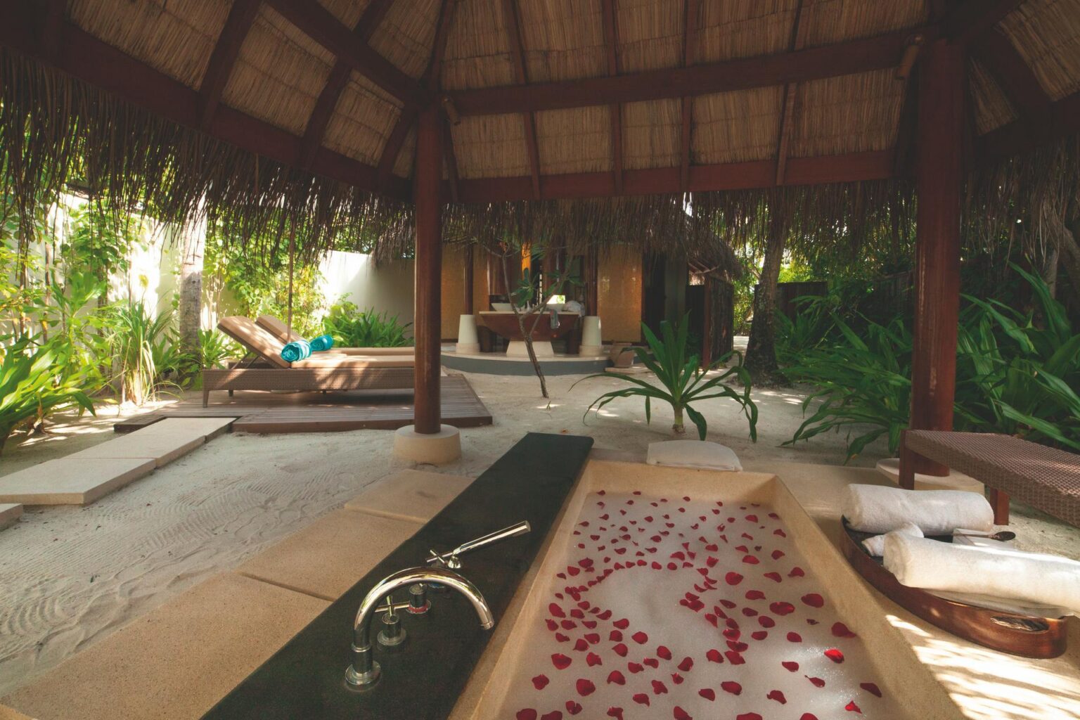 halaveli-maldives-2016-beach-villa-02.jpg