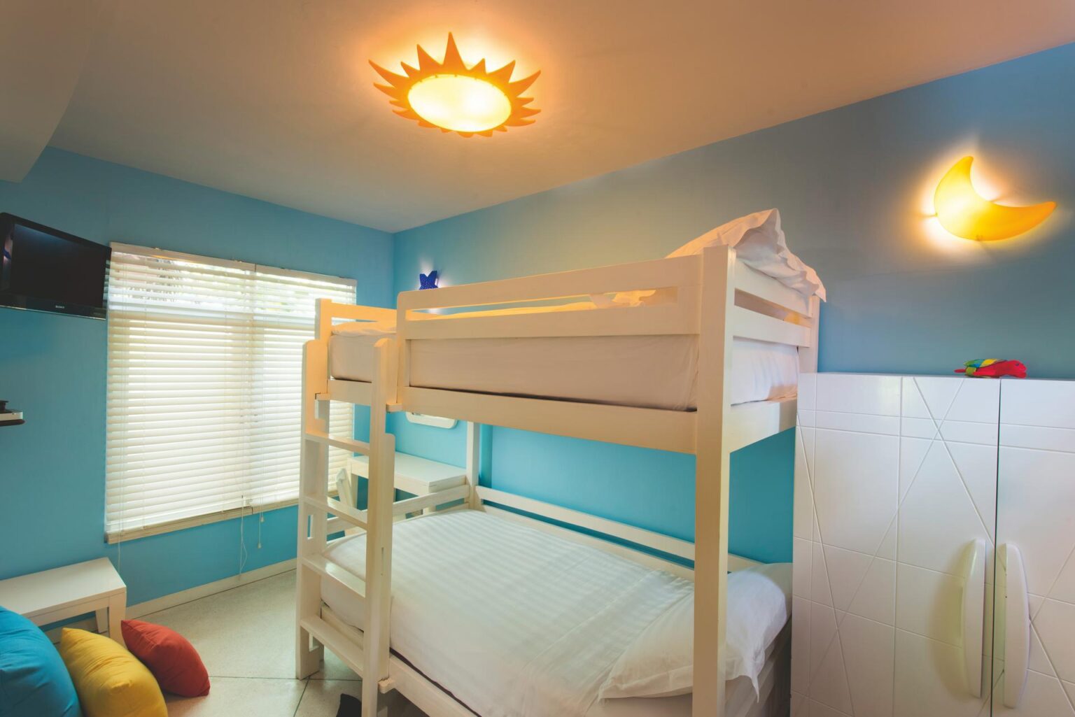 halaveli-maldives-2016-family-villa-kids-room.jpg