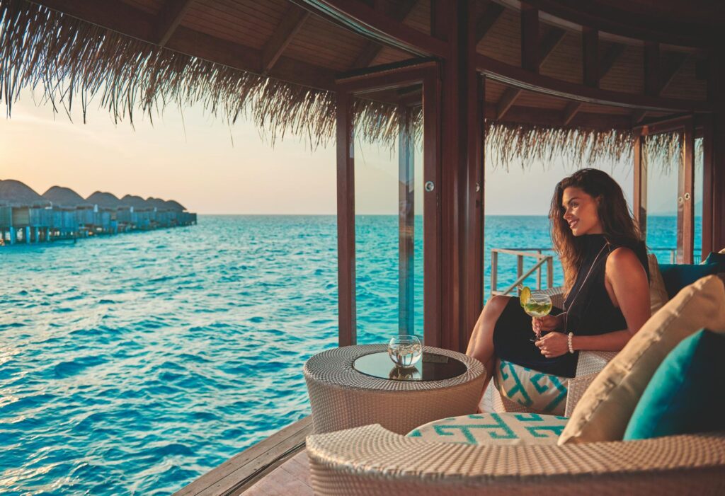 Constance Halaveli,Północny atol Ari,Wycieczki zorganizowane,wyprawy wędkarskie i podziwianie delfinów,Wille z dostępem do ogrodu i prywatne baseny