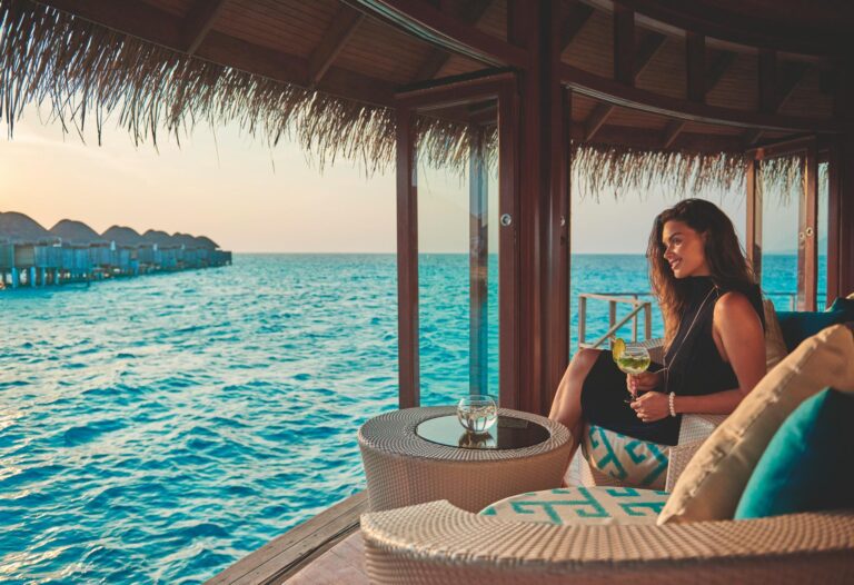 Constance Halaveli,Północny atol Ari,Wycieczki zorganizowane,wyprawy wędkarskie i podziwianie delfinów,Wille z dostępem do ogrodu i prywatne baseny