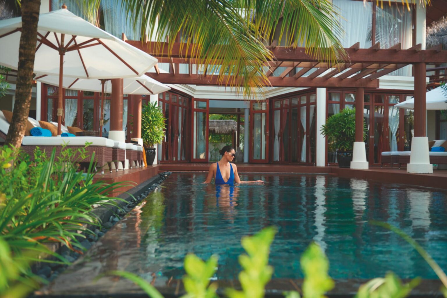 halaveli-maldives-2016-presidential-suite-pool.jpg