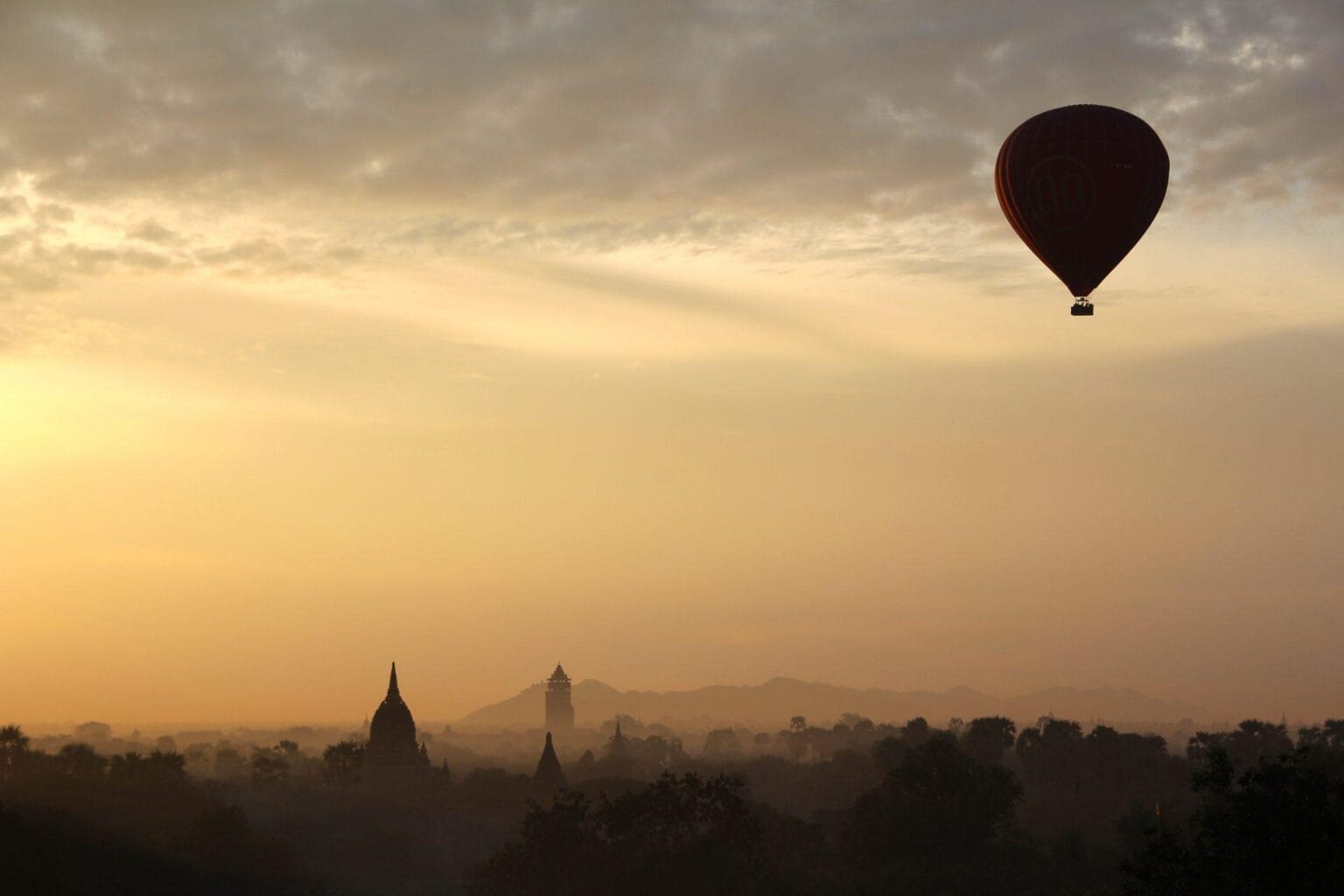 hot-air-balloon-ride-1029303.jpg
