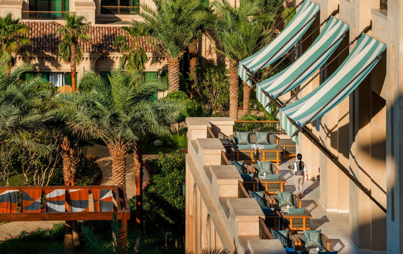 hotel-Four-Seasons-Resort-Dubai-at-Jumeirah-Beach-w-Dubaju-luksusowe-hotele-w-Dubaju-najlepsze-hotele-dla-rodzin-w-dubaju-ekskluzywne-wycieczki-do-Dubaju-1.jpg