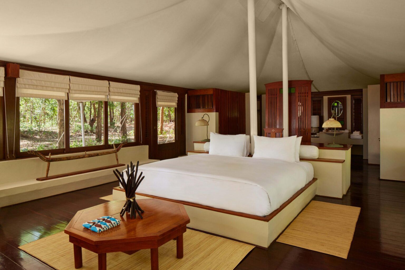 jungle_tent_interior_office_11699.jpg