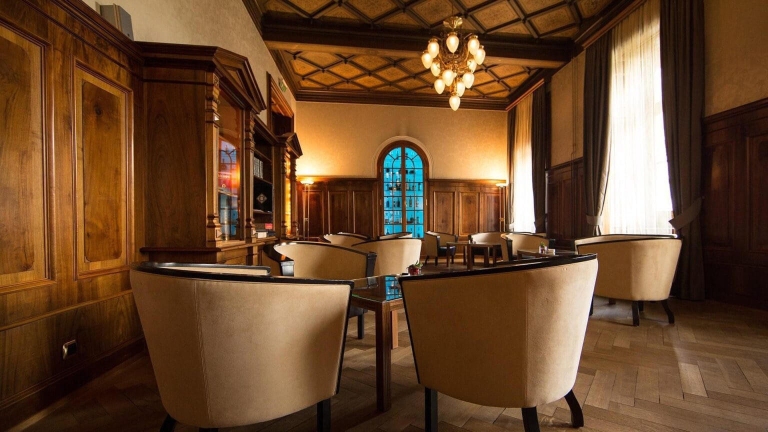kempinski-hotel-st-moritz-smokers-lounge2.jpg