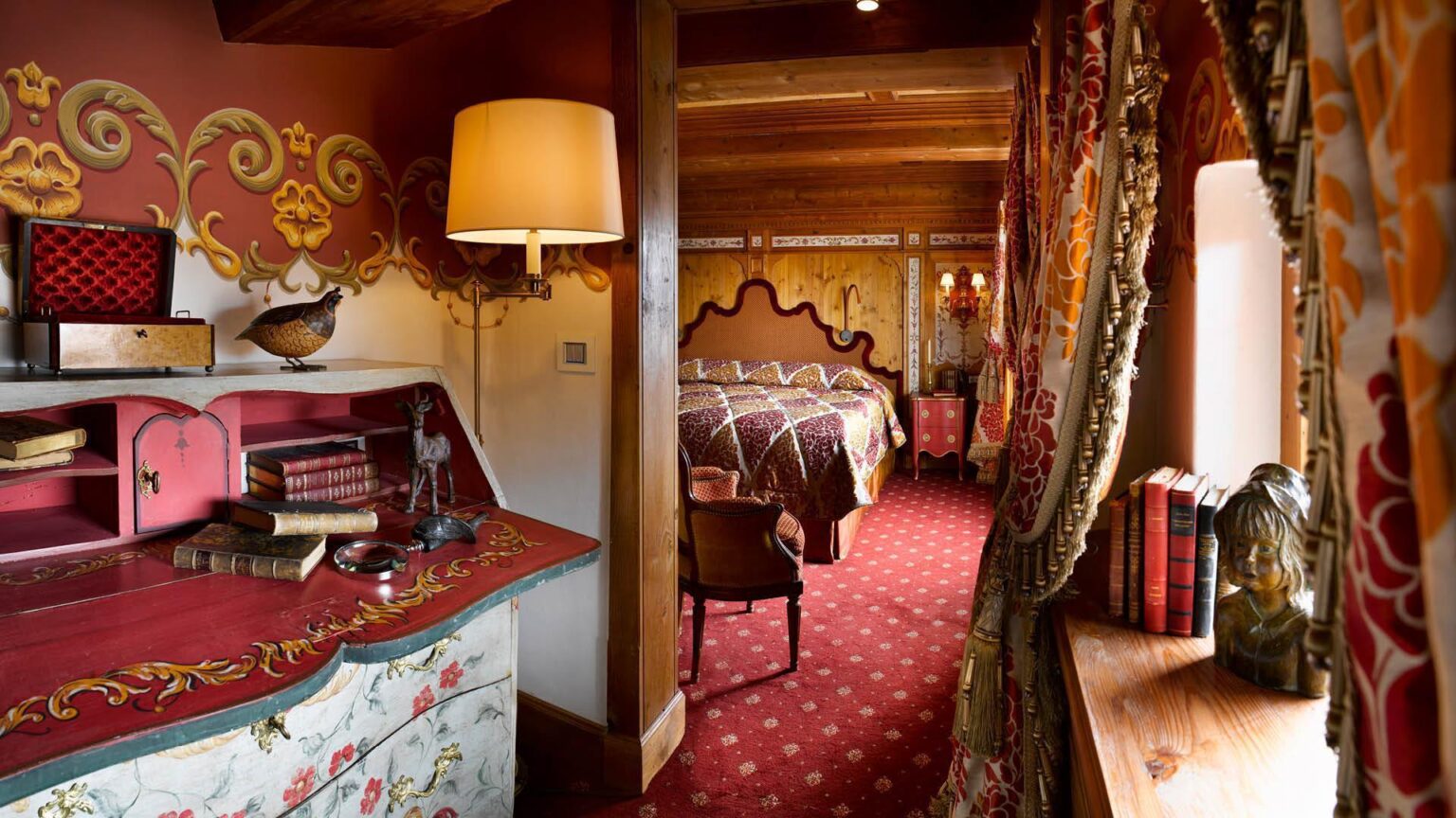 les-airelles-courchevel-hotel-palace-luxe-5-etoiles-appartement-prive-chambre-bureau.jpg