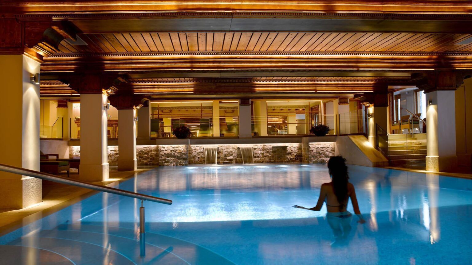 les-airelles-hotel-palace-luxe-5-etoiles-spa-la-mer-courchevel-piscine.jpg