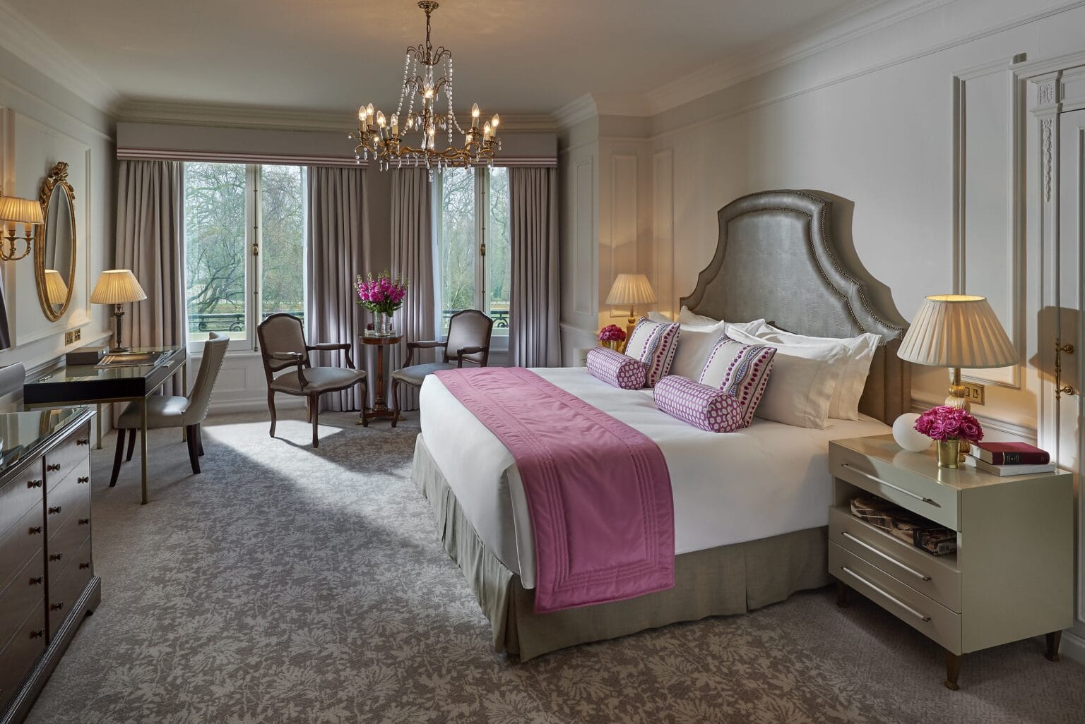london-2015-suite-deluxe-park-bedroom.jpg
