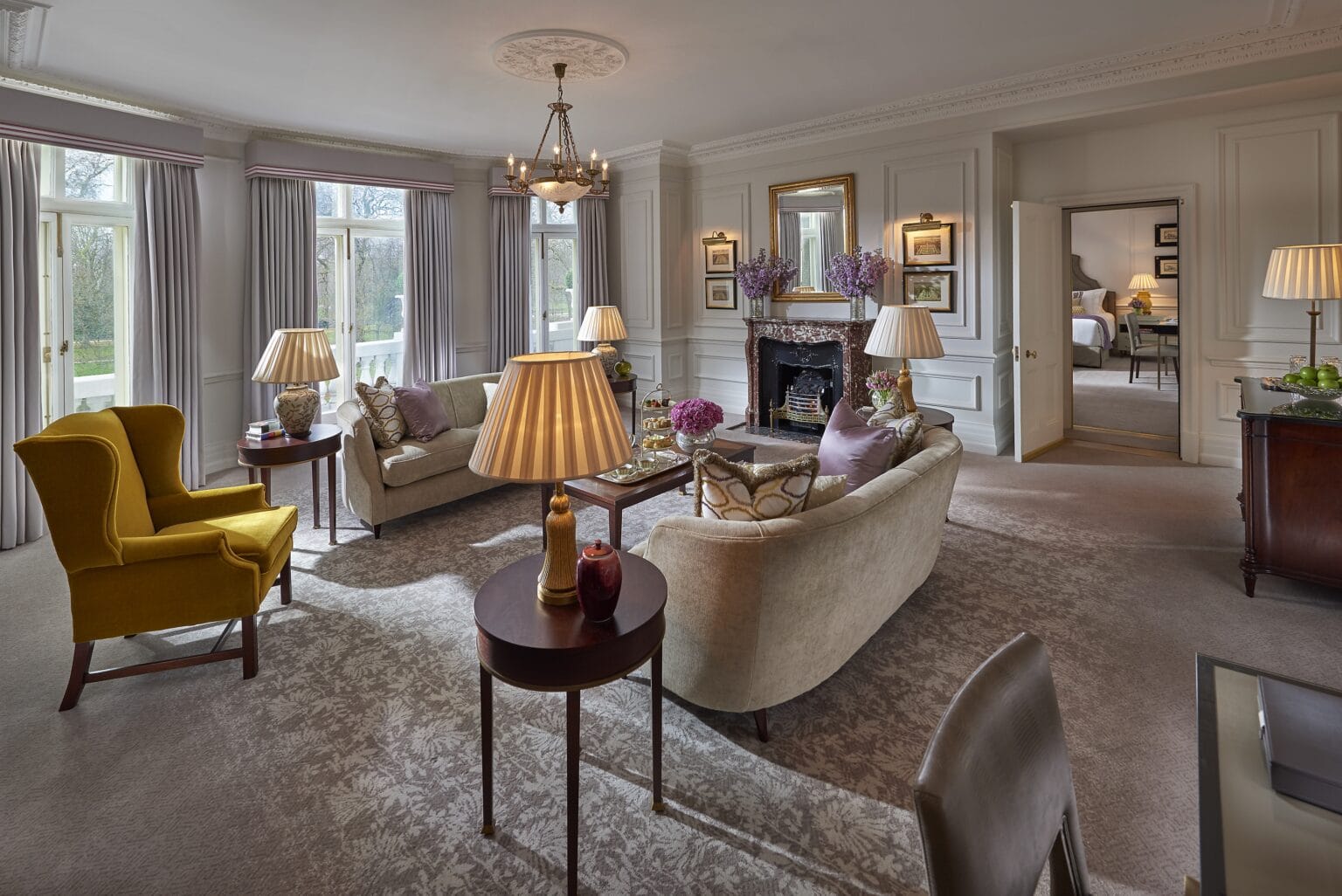 london-2015-suite-presidential-living-room.jpg