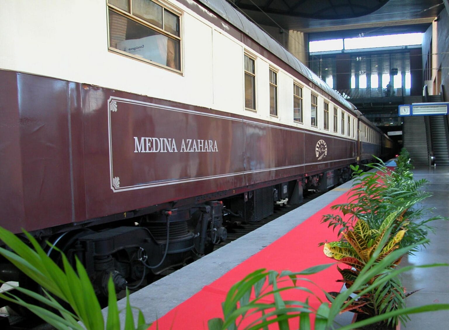 luxury-train-al-andalus_6759687819_o.jpg