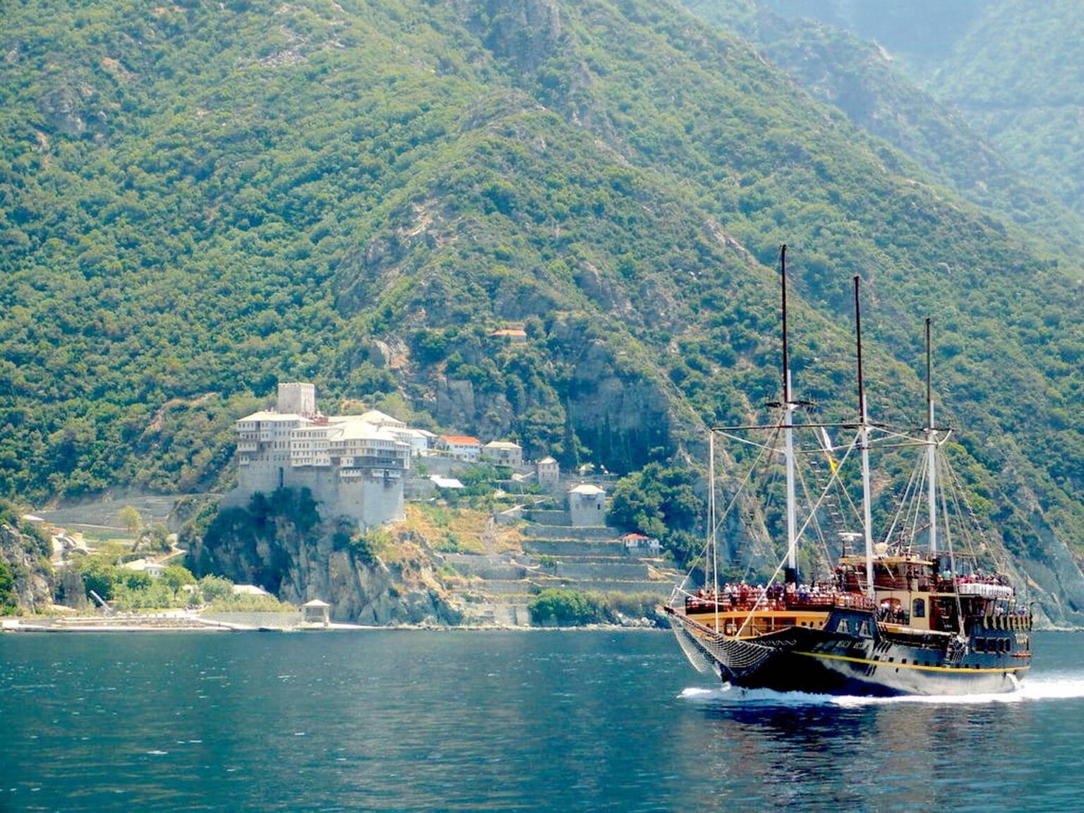 mount_athos_cruise_by_vempje-d6ccstr.jpg