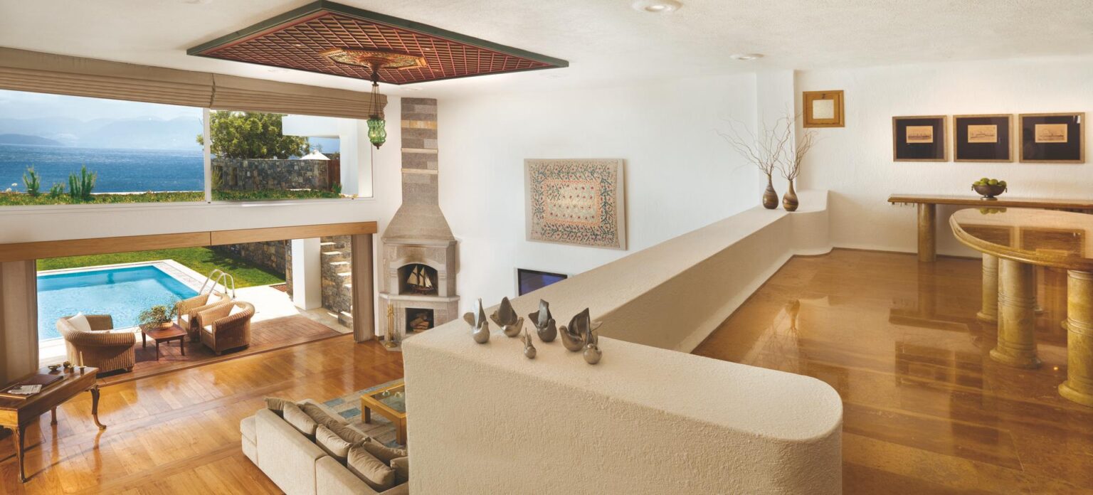 salon z kominikiem Elounda Peninsula Luxury Resort